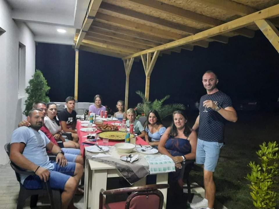 אוהריד The Brothers Villa Hotel מראה חיצוני תמונה